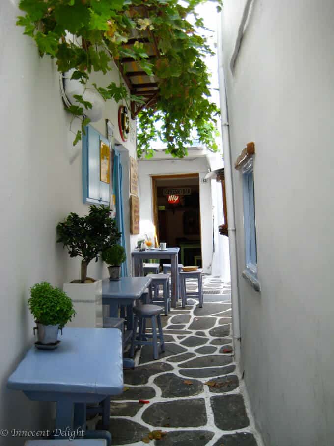 Greek Frappe Coffee is an amazingly light and creamy iced coffee that is both refreshing and comforting, all at once. Fluffy and chilled coffee(?)......yes, please.