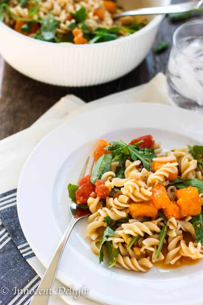 Quinoa pasta with No-cook tomato sauce