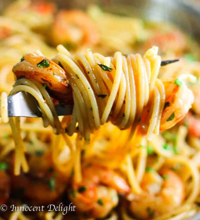 This Easy Shrimp Scampi Spaghetti dish turned out to be one of the easiest, fastest and the most delicious weeknight dinners. Shrimp Scampi Pasta on a fork