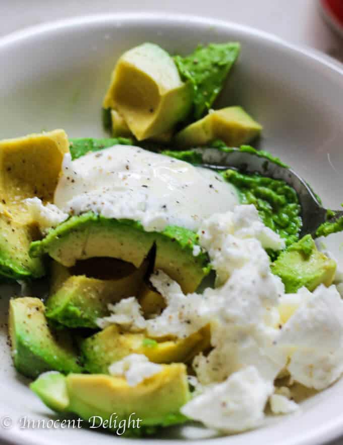 smashed avocado with poached egg toast
