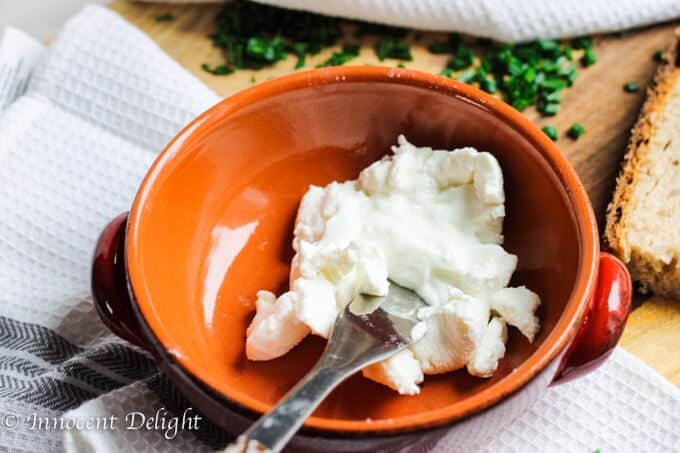 Two Ingredients Spreadable Goat Cheese