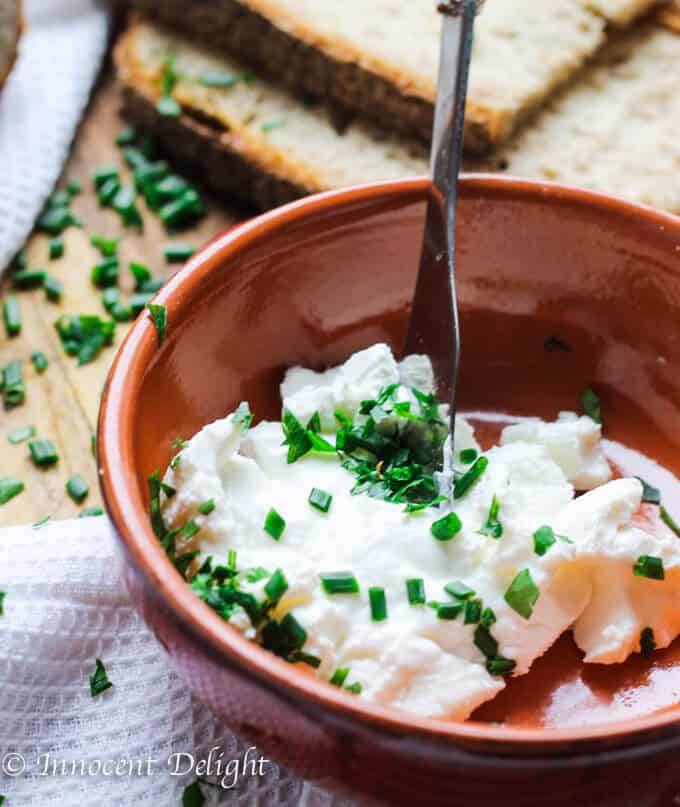 Two Ingredients Spreadable Goat Cheese