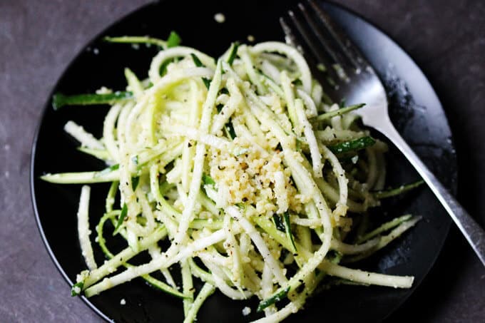 Cacio e Pepe Zucchini Noodles recipe is a perfect combination of one of the most famous Italian pastas with a healthy spiralized vegetable. It requires no cooking and can be served as main or side dish.