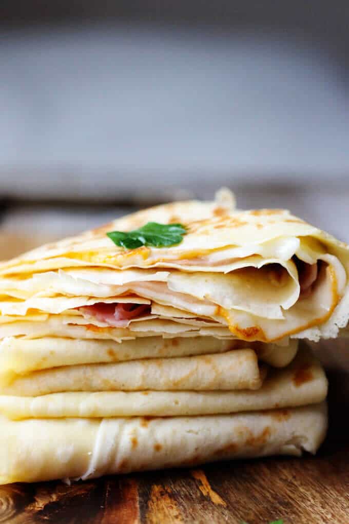 Crepes with ham and cheese