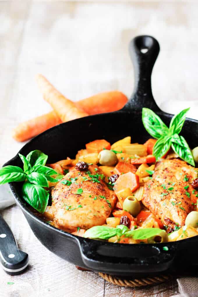 Mediterranean Chicken with Fennel and Carrots in the cast iron skillet