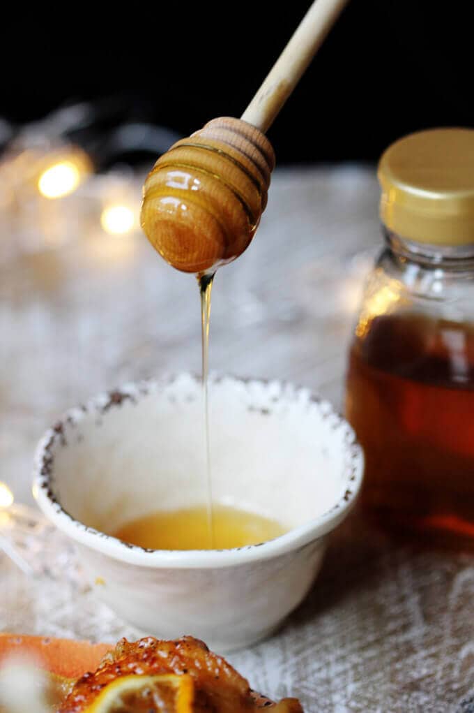  Baked Honey Lemon Chicken with Garlic and Rosemary is a fantastic dish for a date night in. It tastes super delicious, but requires minimal preparation. A win-win situation. #NationalHoneyMonth #SavorGoldenMoments #Ad