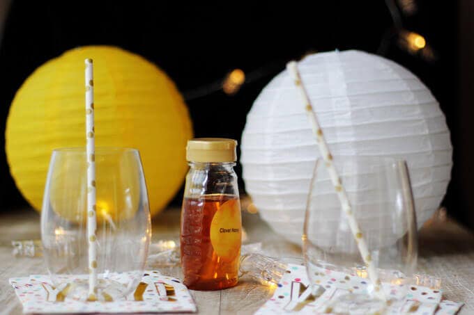  Baked Honey Lemon Chicken with Garlic and Rosemary is a fantastic dish for a date night in. It tastes super delicious, but requires minimal preparation. A win-win situation. #NationalHoneyMonth #SavorGoldenMoments #Ad