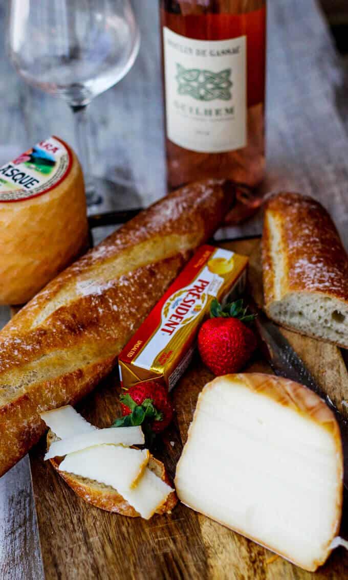 Blond Chocolate-Dipped Pistachio Financier is an amazing dessert which uses this decadent, super unique Blond Chocolate and a silky French butter. #AD #MadeinFrance #MadewithLove