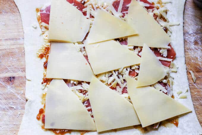 Mahon-Menorca Pinwheels with Fig Jam & Serrano Ham will be the appetizer that your whole family is clamoring for on Thanksgiving. Packed with flavor and quick to make - this appetizer is a winner. #Ad #MahonCheese