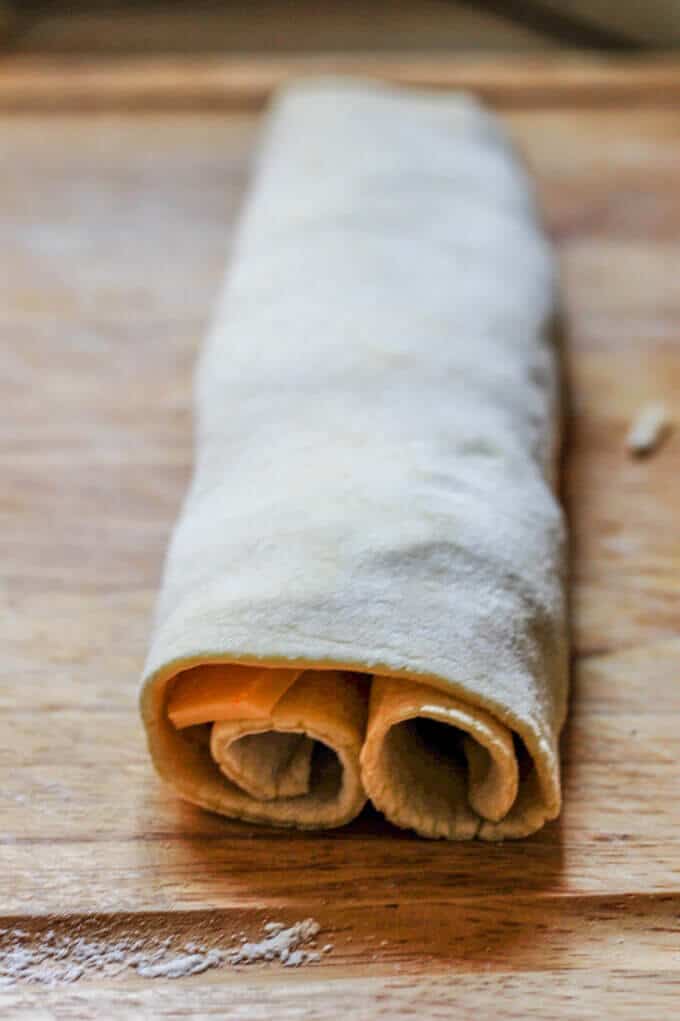 Mahon-Menorca Pinwheels with Fig Jam & Serrano Ham will be the appetizer that your whole family is clamoring for on Thanksgiving. Packed with flavor and quick to make - this appetizer is a winner. #Ad #MahonCheese