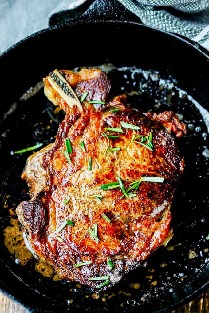 Pan-Seared Ribeye with Cracked Pepper & Mahon Menorca Cheese Sauce is a super easy and quick idea for any Holiday dinner. It just takes 15 minutes, from start to finish. You can’t beat that! #Ad #MahonCheese
