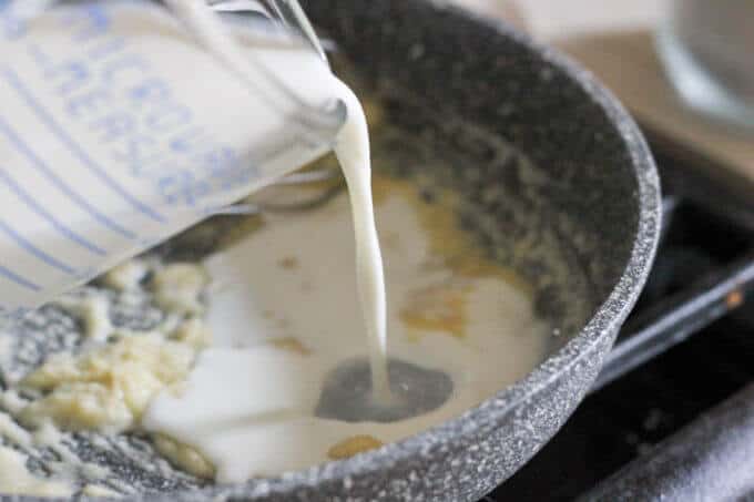 Pan-Seared Ribeye with Cracked Pepper & Mahon Menorca Cheese Sauce is a super easy and quick idea for any Holiday dinner. It just takes 15 minutes, from start to finish. You can’t beat that! #Ad #MahonCheese