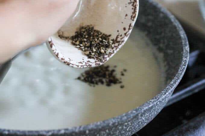 Pan-Seared Ribeye with Cracked Pepper & Mahon Menorca Cheese Sauce is a super easy and quick idea for any Holiday dinner. It just takes 15 minutes, from start to finish. You can’t beat that! #Ad #MahonCheese