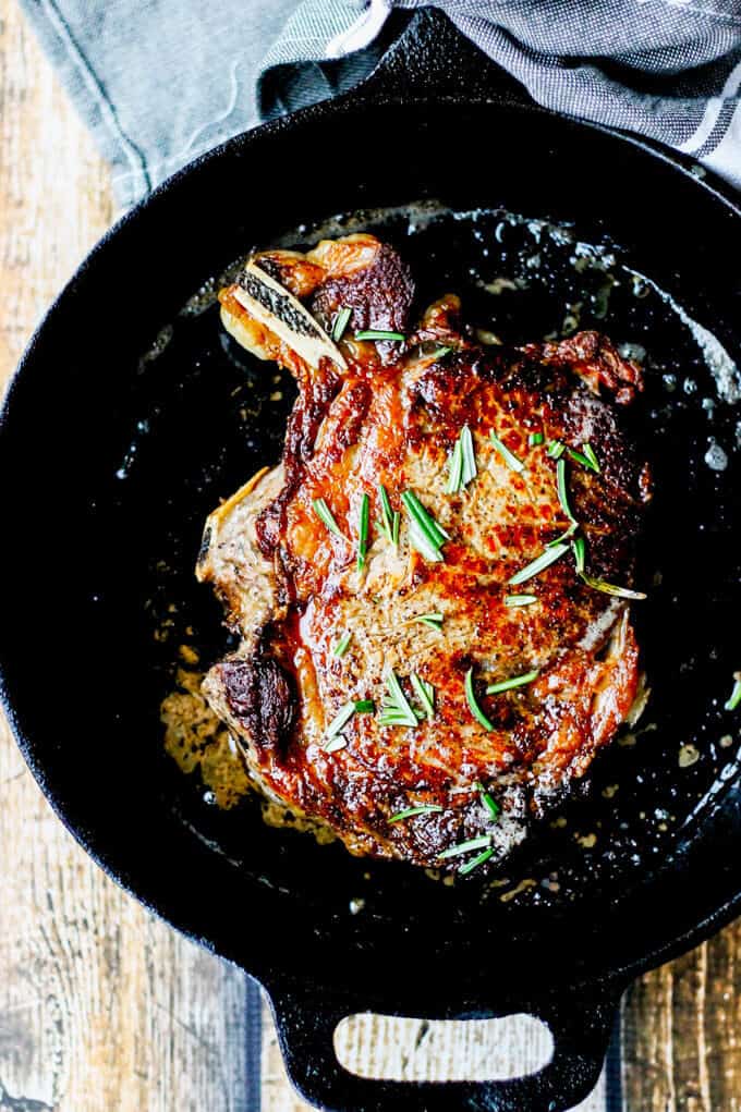 Pan-Seared Ribeye with Cracked Pepper & Mahon Menorca Cheese Sauce is a super easy and quick idea for any Holiday dinner. It just takes 15 minutes, from start to finish. You can’t beat that! #Ad #MahonCheese