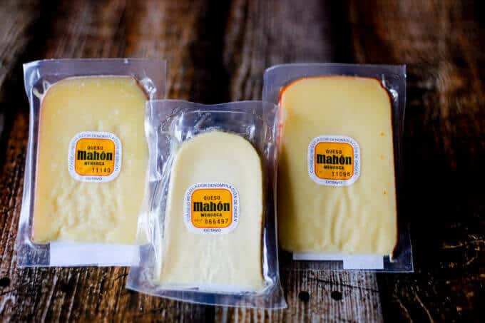 Pan-Seared Ribeye with Cracked Pepper & Mahon Menorca Cheese Sauce is a super easy and quick idea for any Holiday dinner. It just takes 15 minutes, from start to finish. You can’t beat that! #Ad #MahonCheese