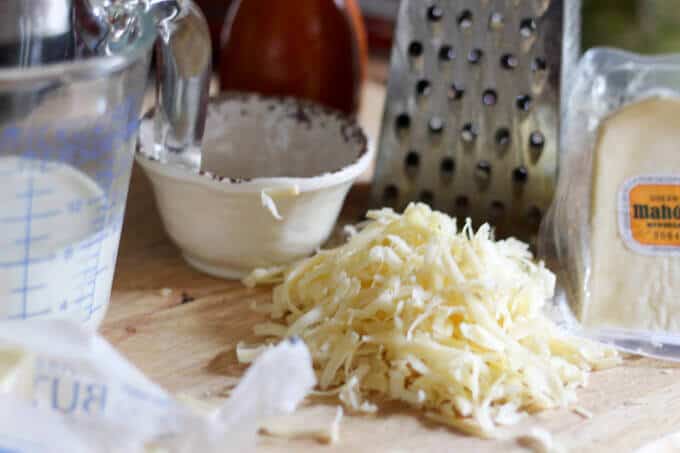 Pan-Seared Ribeye with Cracked Pepper & Mahon Menorca Cheese Sauce is a super easy and quick idea for any Holiday dinner. It just takes 15 minutes, from start to finish. You can’t beat that! #Ad #MahonCheese