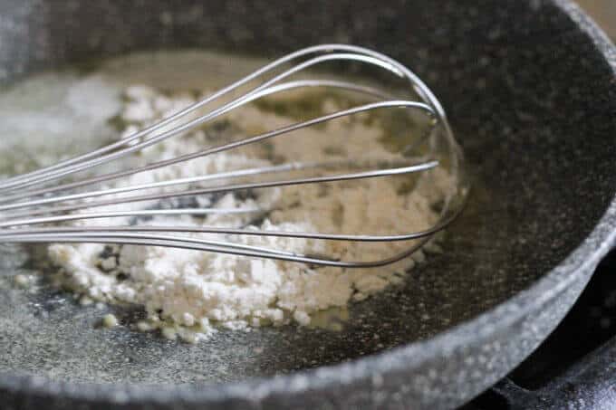 Pan-Seared Ribeye with Cracked Pepper & Mahon Menorca Cheese Sauce is a super easy and quick idea for any Holiday dinner. It just takes 15 minutes, from start to finish. You can’t beat that! #Ad #MahonCheese