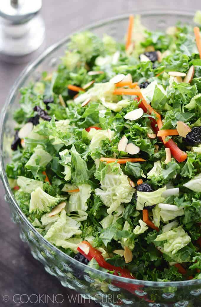 Whether it's a New Year resolution or perhaps a long-term desire to eat healthy, this compilation of 35 Amazing Detox Salads will definitely help you stay on track Amazing Detox Salads