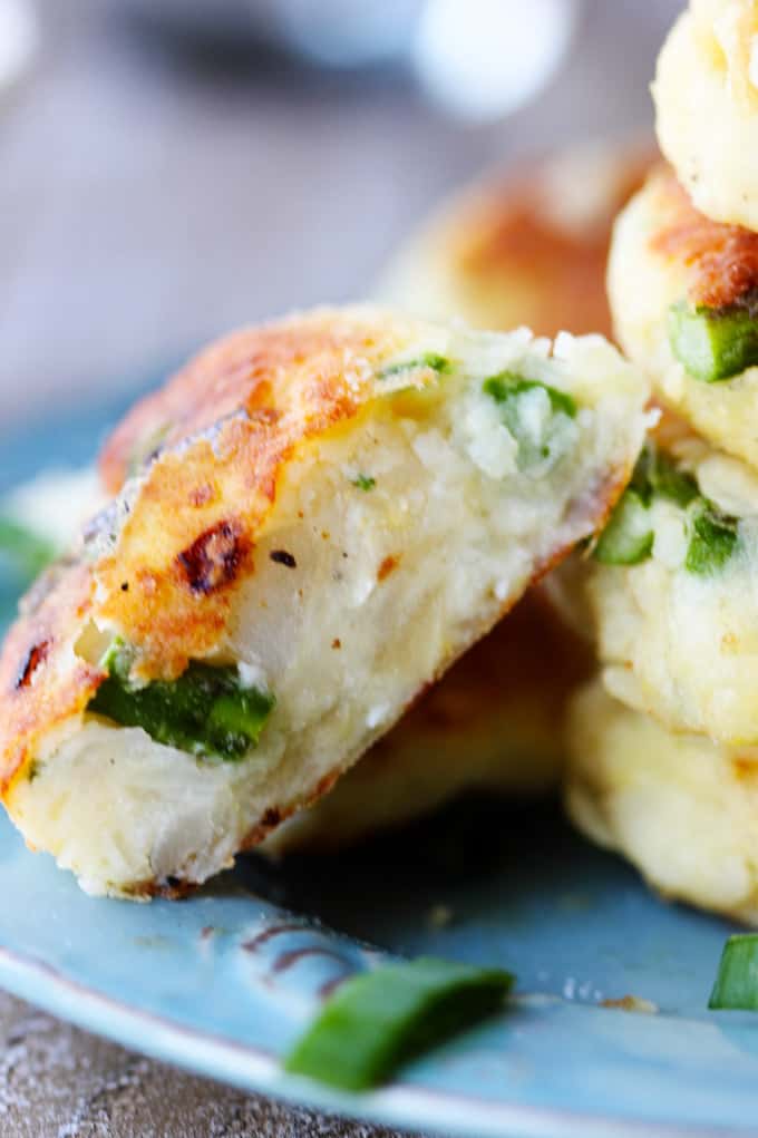 This recipe for Potato Cutlets with Asparagus is a keeper. In fact, the ease of preparation, coupled with deliciousness of the dish, might catapult this one into heavy rotation. Preparation just requires a few steps that and, again, the taste is amazing. Potatoes with asparagus - fried to perfection - and served with a dollop of sour cream and scallions. And while there are no breadcrumbs involved, they still achieve crispy and golden brown crust. Potato cutlet with asparagus cut in half