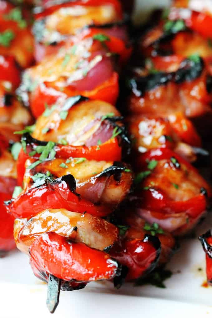 Honey BBQ Pork Souvlaki with Grilled Lemons & Tzatziki is a very easy and flavorful summer dish made on the outdoor grill that marries Greek cuisine (souvlaki, tzatziki & lemon) with American classic Honey BBQ Sauce from Budweiser. Pork souvlaki with Honey BBQ Sauce