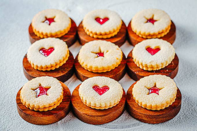 Liner tars on serving dishes