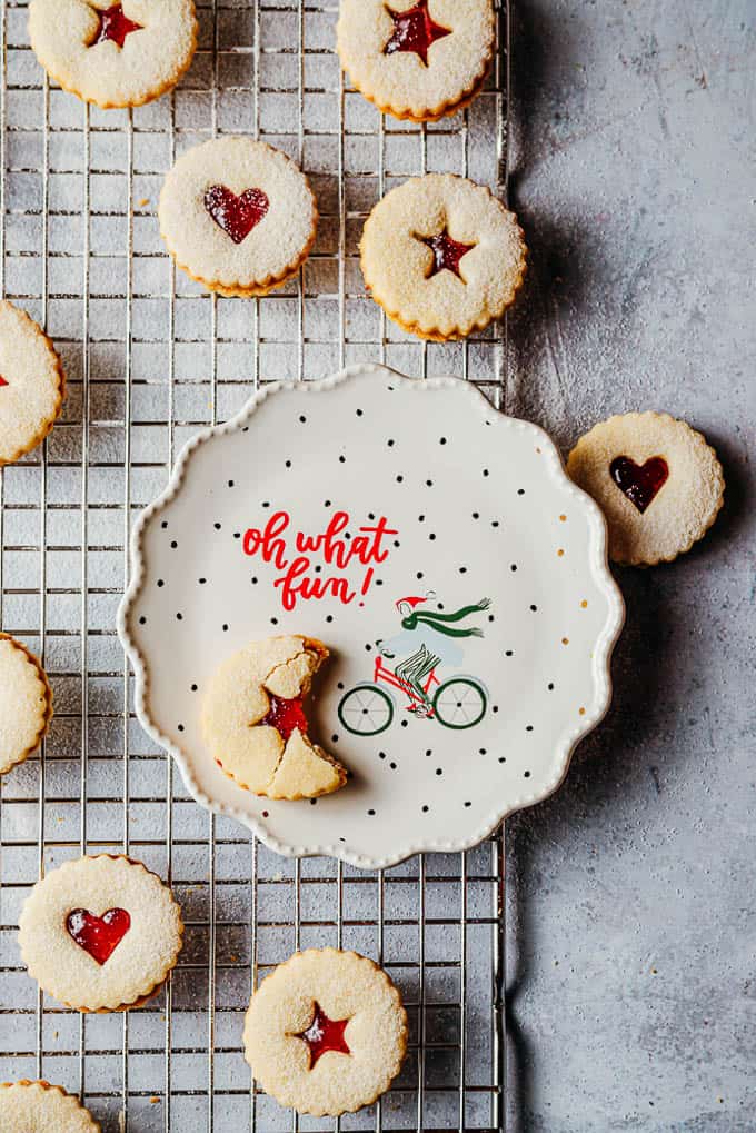 Linzer rounds on a rack and plate