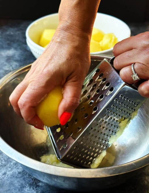 Coarsely grating the rest of the potatoes