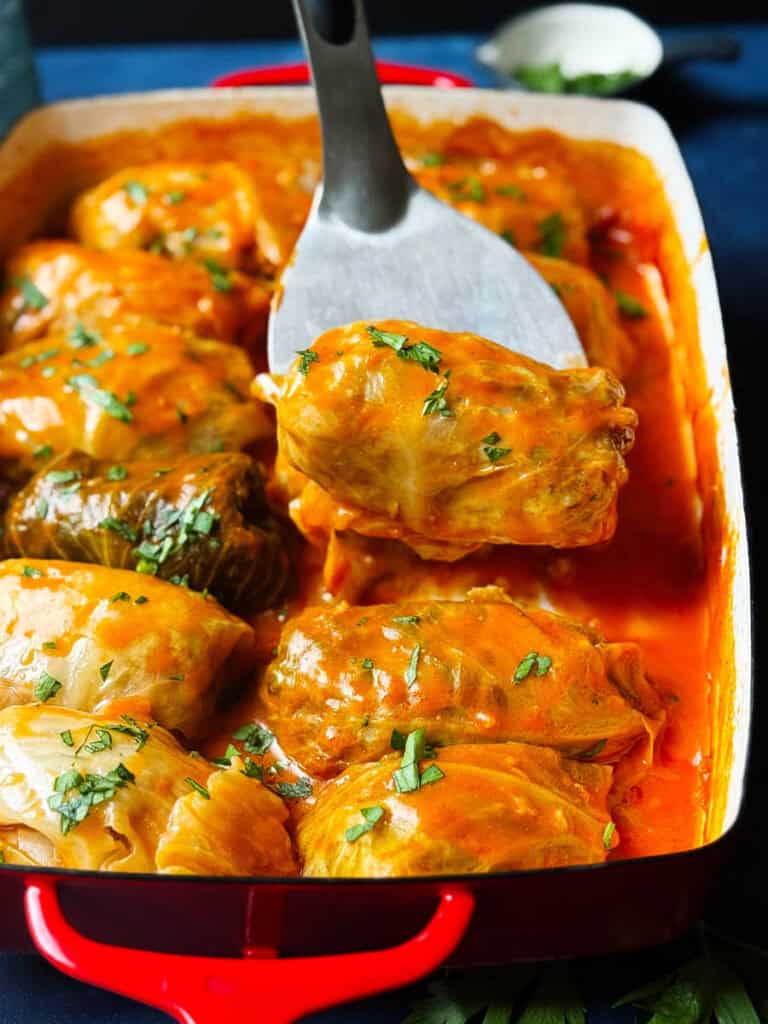 Spatula picking up a cabbage roll