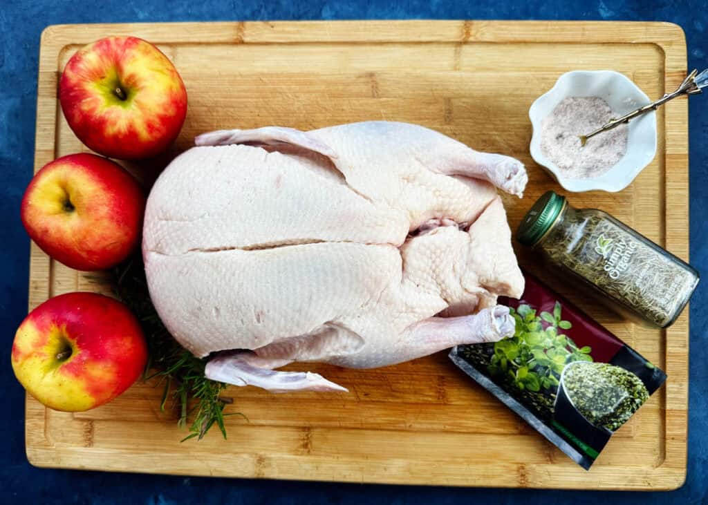 All the ingredients for this roast duck stuffed with apples recipe