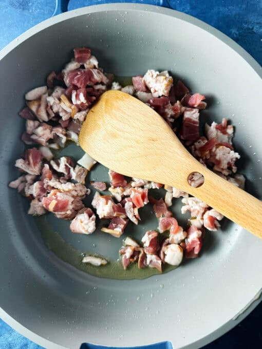 Cooking bacon in the skillet